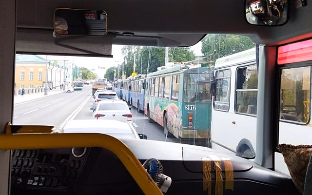 Троллейбусы столпились в центре Рязани из-за аварии