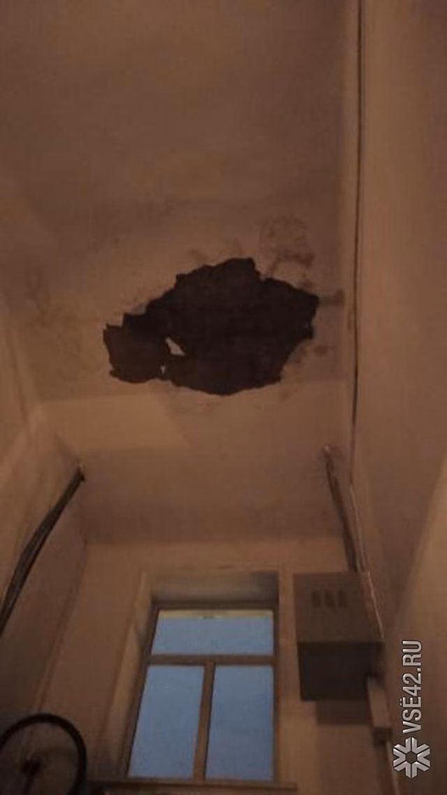 Коммунальщики понесут наказание на обрушение потолка в кемеровском подъезде