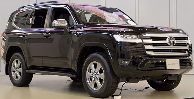 Россиянам раскрыли способ купить внедорожник Toyota Land Cruiser 300 на треть дешевле