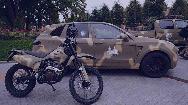 ЛДПР отправила Porsche Cayenne на передовую