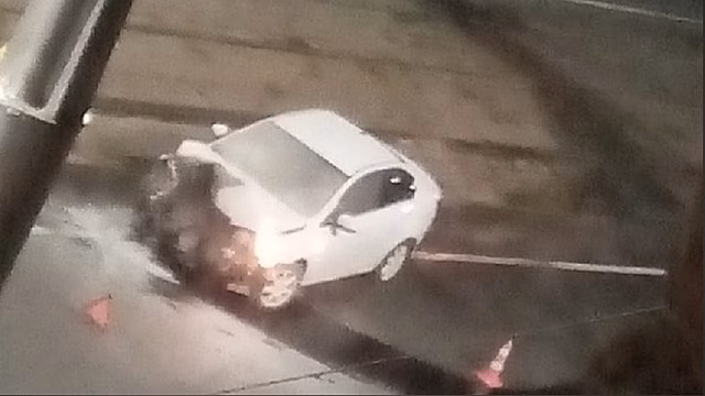 Легковушка протаранила отбойник на кемеровском проспекте