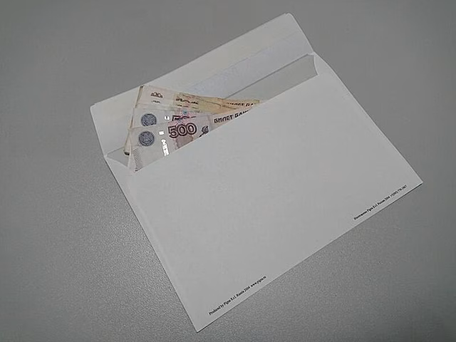 Дальнобойщик из Иркутска пытался дать взятку сотрудникам ДПС в Забайкальском крае