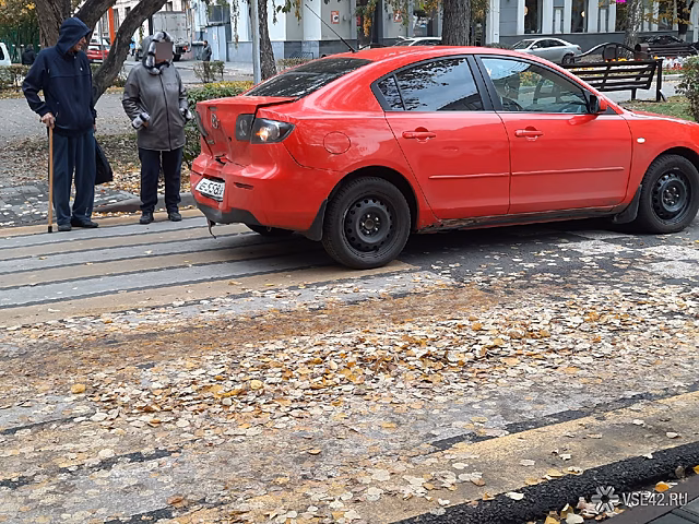 Такси столкнулось с легковушкой в центре Кемерова