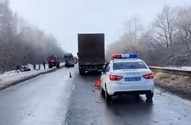 Отлетевшее от фуры колесо привело к аварии с участием трех машин в Лысковском районе
