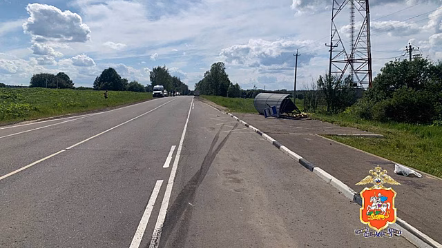 Водитель на Maserati сбил двоих детей на остановке в Подмосковье
