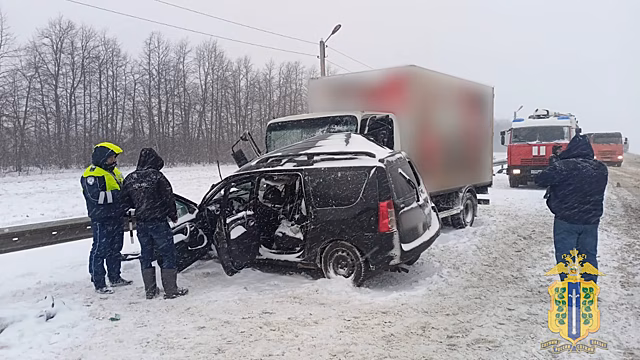 Под Липецком в массовом ДТП с участием пассажирского автобуса погиб человек