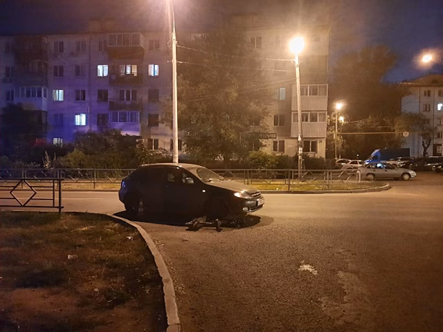 В Самаре иномарка сбила мужчину на электросамокате