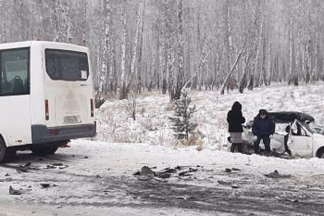 В Челябинской области в ДТП с маршруткой погибли две девушки