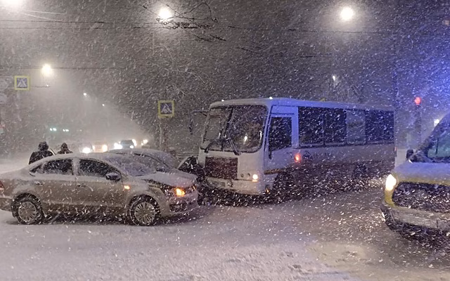 В центре Рязани произошло серьёзное ДТП с участием автобуса