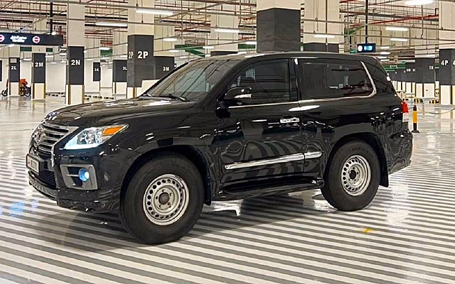 Ателье из Катара укоротило Lexus LX 570  до размеров "Весты"