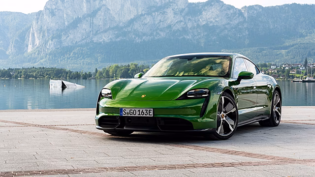 Посмотрите, как выпускают электромобили Porsche Taycan