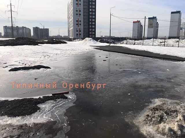 В администрации Оренбурга предписали строительной компании разобраться с кучей глины