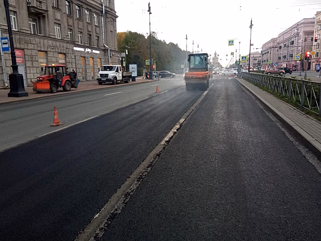 В Петербурге за год отремонтировали 900 тыс. кв. м дорожных покрытий
