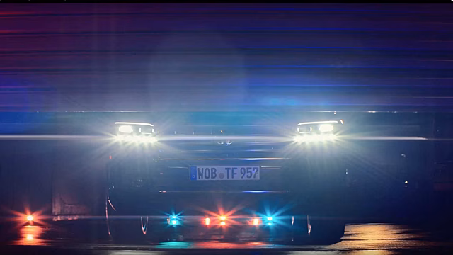 Видео: Volkswagen выпустил рекламу Touareg в стиле "Тачки на прокачку"
