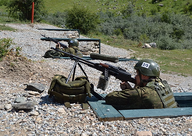 В ходе подготовки к «Эльбрусскому кольцу» военнослужащие Китая и Абхазии опробовали горную полосу препятствий и стрельбище