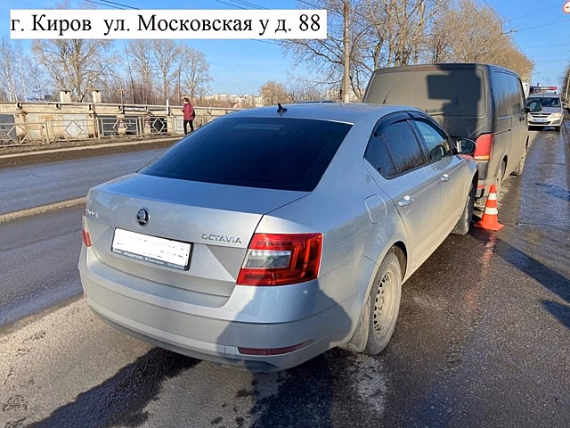 На Московской водитель «Шкоды» отвлекся от управления и въехал в попутный «Фольксваген»