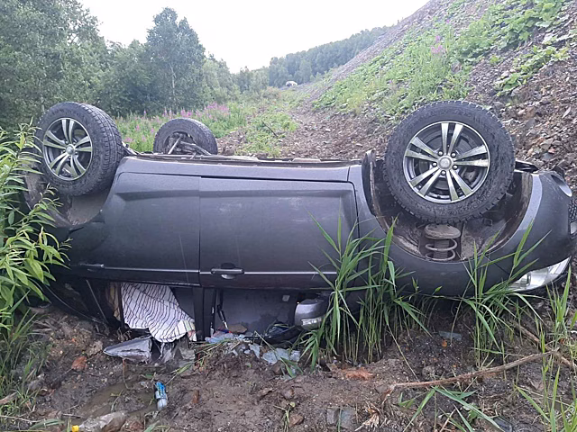Водитель и пассажир Lifan пострадали после съезда в кювет на трассе Красноярск - Ачинск