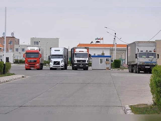 Около тысячи фур стоят в пробке на границе с Китаем в МАПП Забайкальск