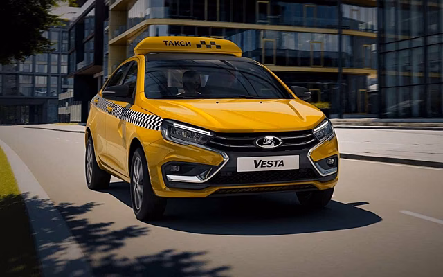Названы модели Lada, которые заменят иномарки в такси