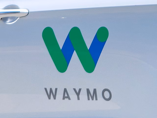 Waymo и Daimler займутся созданием беспилотных грузовиков