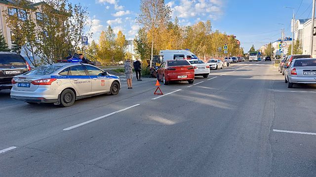 Мотоциклист попал в больницу после столкновения с иномаркой в Салехарде. ВИДЕО