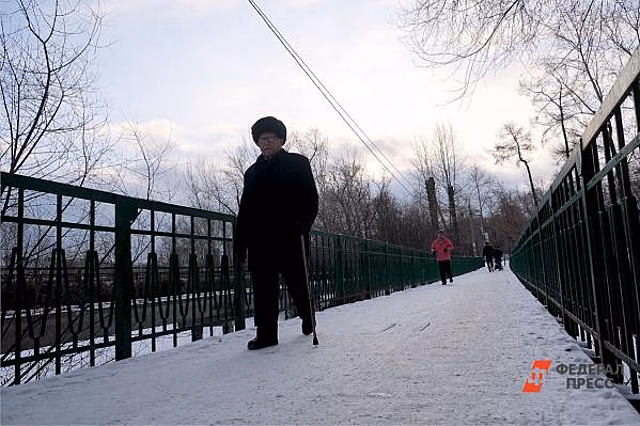 В Тюмени снесут старый пешеходный мост у железнодорожного вокзала