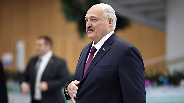 Лукашенко в жёсткой форме потребовал создать белорусский легковой автомобиль