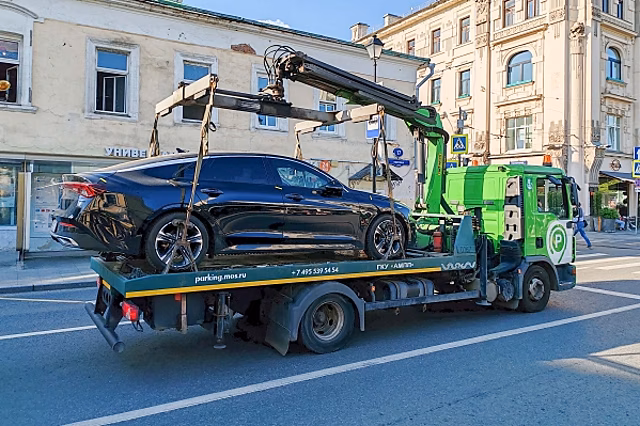 Темные времена наступают для автомобилистов Владивостока: эвакуатор выходит на борьбу с парковщиками