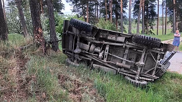 Под Тюменью пьяный вояж водителя легковушки закончился травмой позвоночника