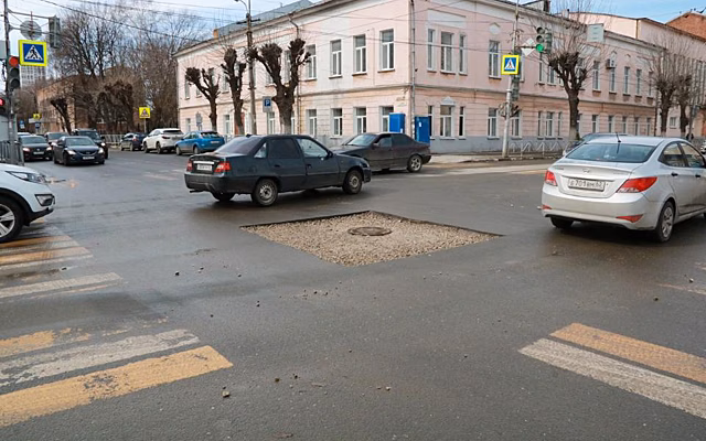 Мэр Рязани Елена Сорокина поручила создать карту с аварийными разрыхлениями асфальта