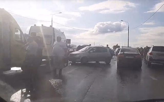 В четверг в Рязани массовое ДТП на Северной окружной парализовало движение на несколько километров