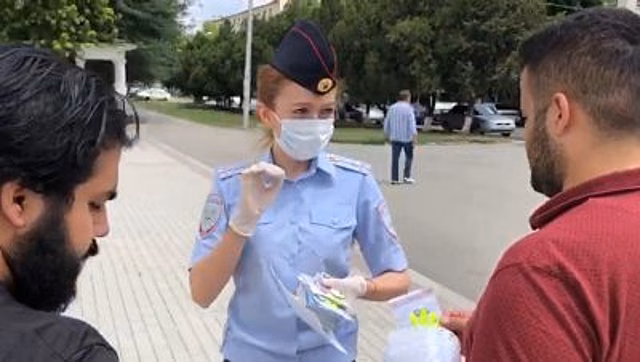 Автоинспекторы Нальчика напомнили будущим студентам о правилах сохранения жизней на дорогах