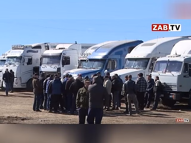 «Блокируют въезд и перекрывают дороги»: Очередная группировка образовалась около границы России и Китая