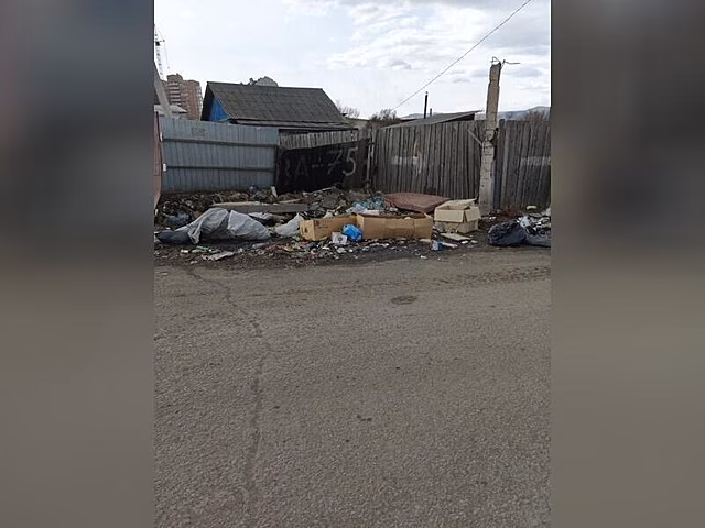 Стихийная свалка образовалась на улице Кирова в Чите