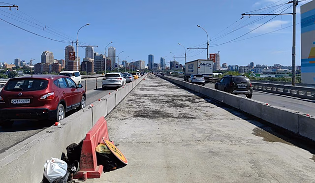 Дорогу возле Дмитриевского моста отремонтируют в Новосибирске