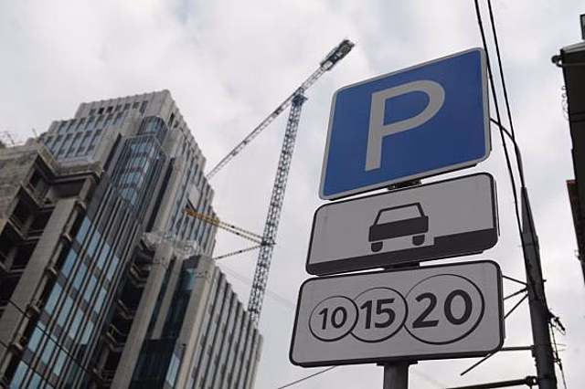 В Петербурге сеть платных парковок охватит весь Центральный район с 1 сентября