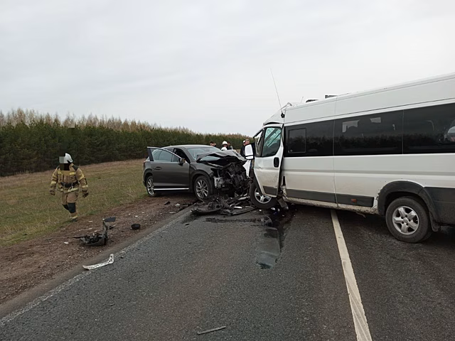 В Дюртюлинском районе возбуждено уголовное дело по факту ДТП с участием микроавтобуса, в котором погиб человек