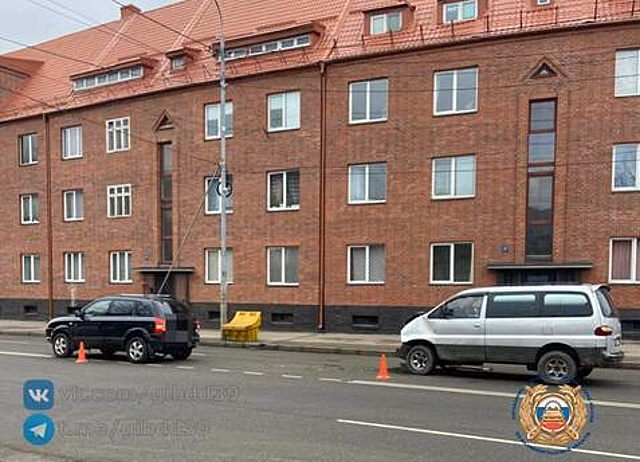 На Нарвской столкнулись две машины, в аварии пострадал младенец