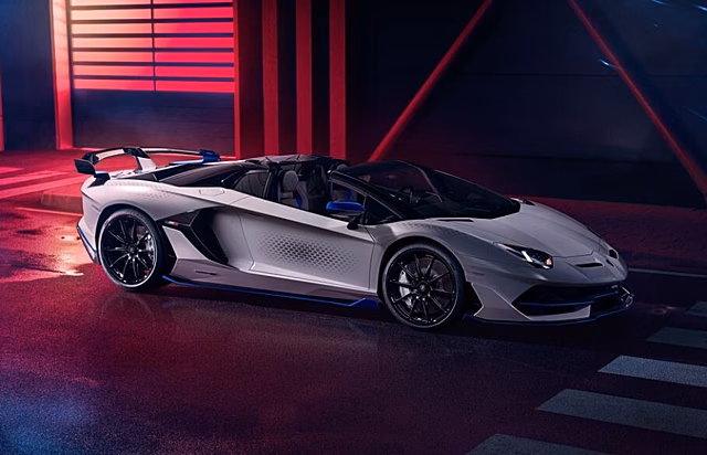Представлен эксклюзивный Lamborghini Aventador, вдохновленный облаками Сатурна