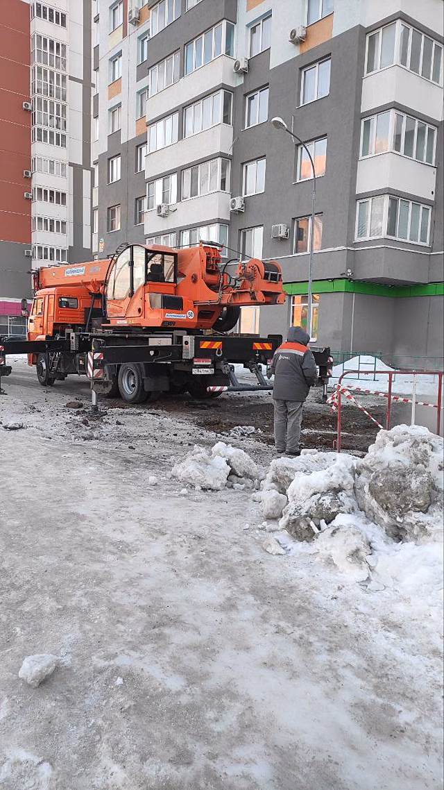 В Оренбурге на проезде Северном ночью чинили теплотрассу