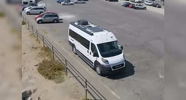 Winnebago обновляет фургоны Solis и Travato Camper на 2021 год