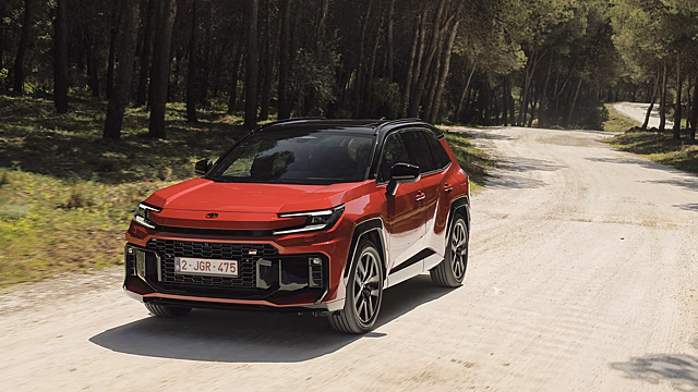 Toyota RAV4 нового поколения: подробный обзор кроссовера, который снова покорил Россию