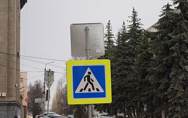 В Курске иномарка сбила ребенка прямо на парковке