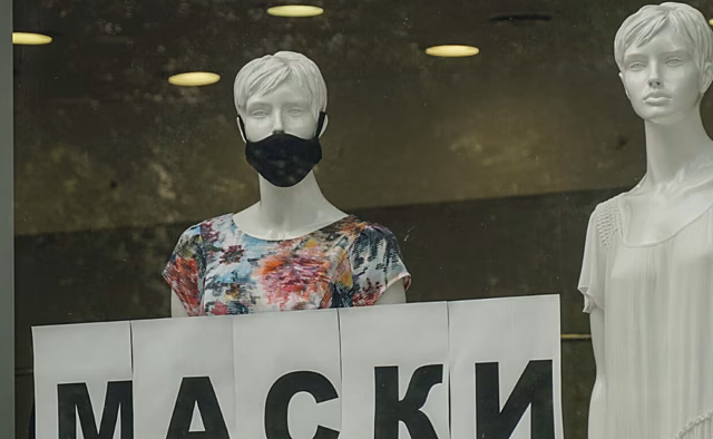В Волгограде буйная антимасочница напала на продавца в ТРЦ