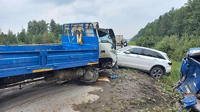 В массовом ДТП под Екатеринбургом погиб пешеход