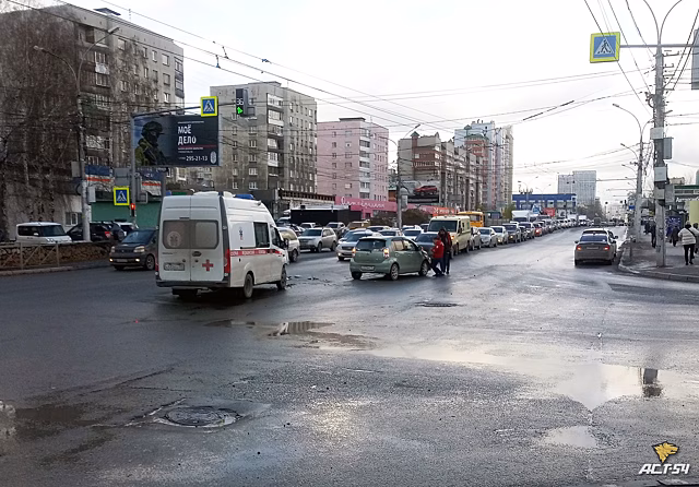 В Новосибирске произошло ДТП с участием скорой помощи