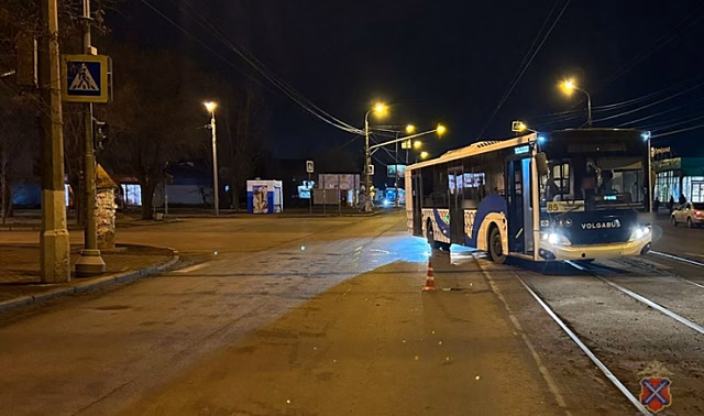 На юге Волгограда автобус сбил 47-летнего пешехода