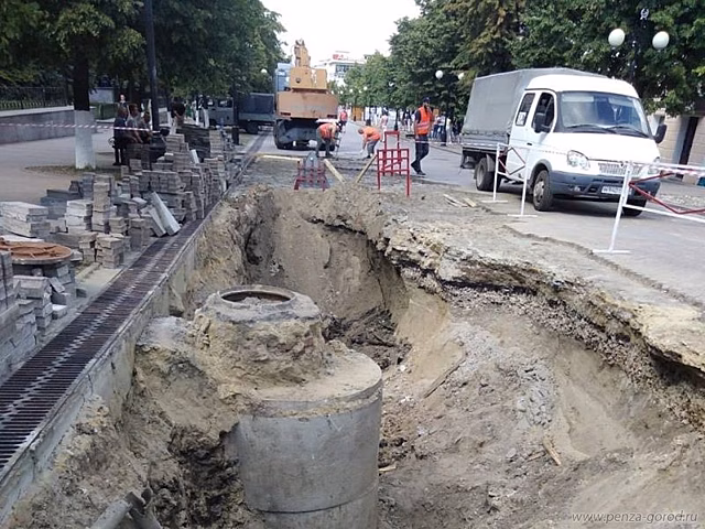 В Пензе на ул. Московской ремонтируют инженерные сети