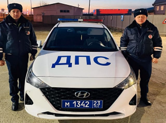 В Краснодарском крае госавтоинспекторы доставили в больницу подростка с судорогами