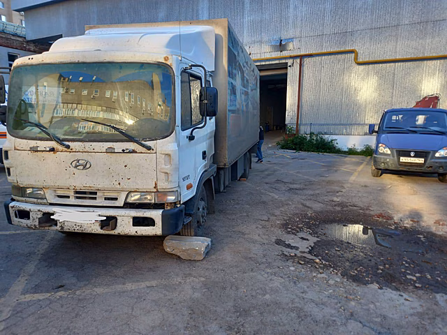 В Саратове водитель грузовика погиб из-за незакрепленного при разгрузке автомобиля